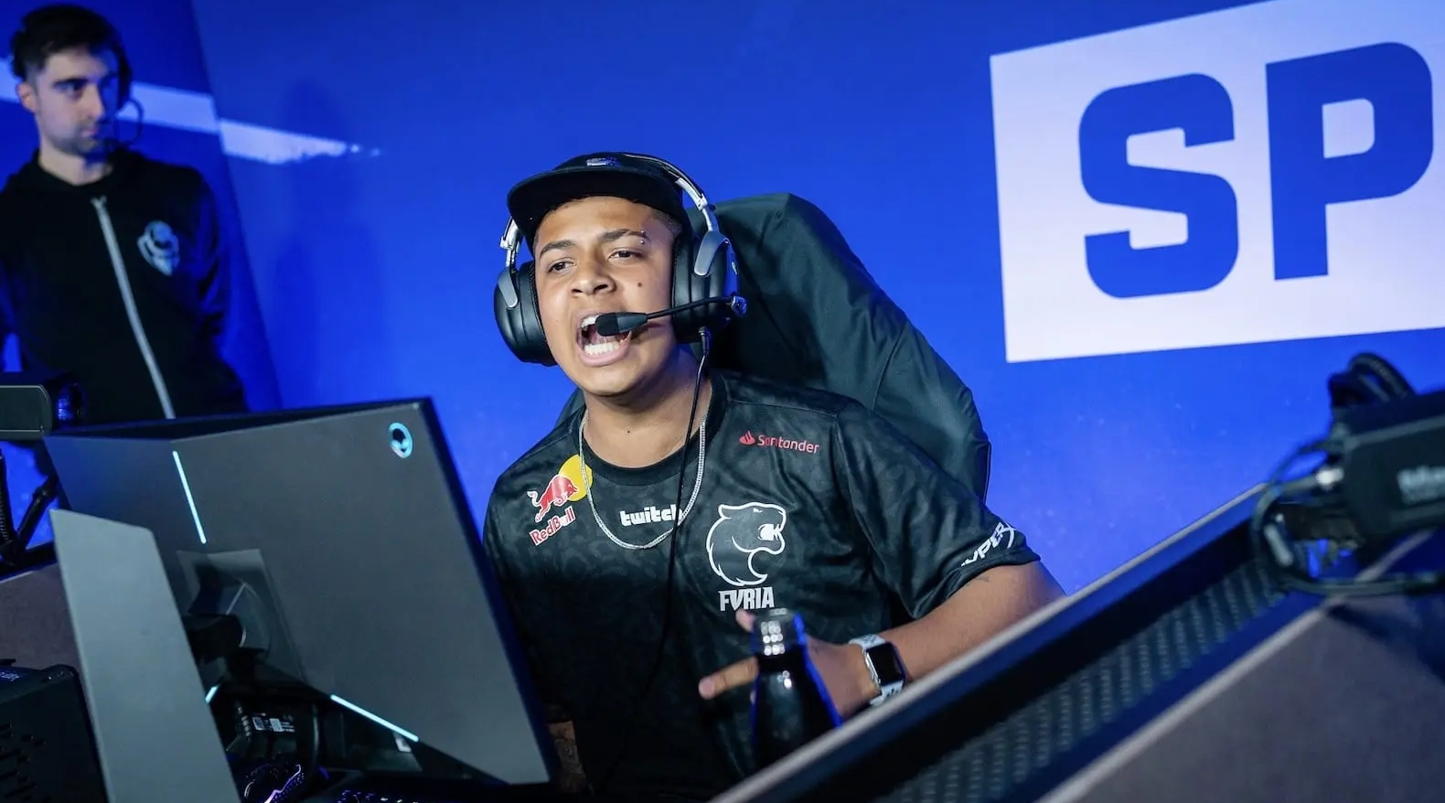 拉近到身边 拉近到身边